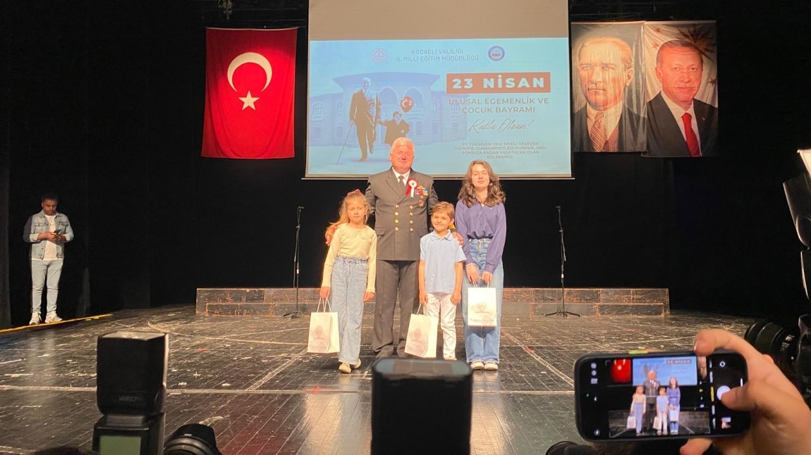 Kocaeli İl Milli Eğitim Müdürlüğü'nün 23 Nisan Ulusal Egemenlik ve Çocuk Bayramı'nda düzenlemiş olduğu şiir yarışmasında öğrencimiz Nisanur AKTAŞ İl 2.si olmuştur.